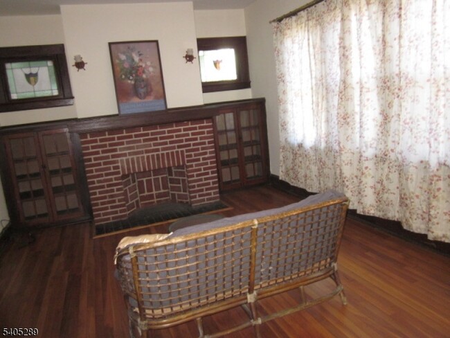 Building Photo - 45 Niles Ave