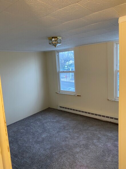 Building Photo - 245 S Walnut St