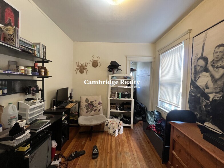 Building Photo - 44 Easton St