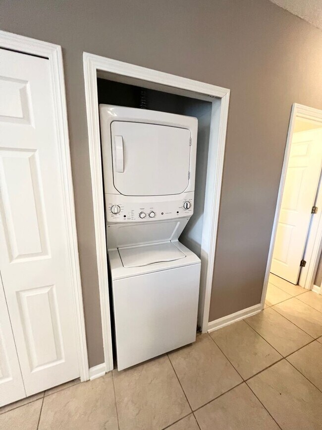 Building Photo - Charming 2-Bedroom Condo in Summer Key – S...