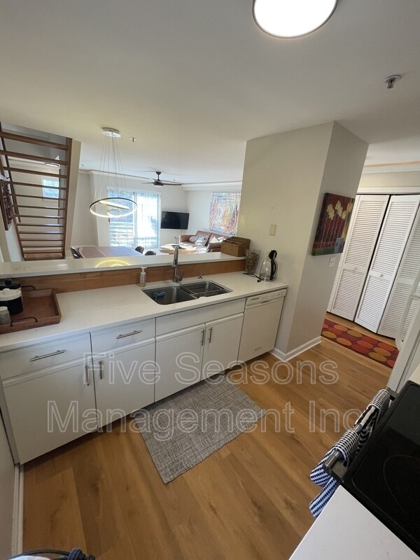 Building Photo - 352 Hildred Dr