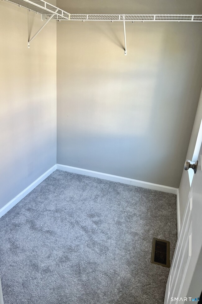 Building Photo - 17 Riverview Ct