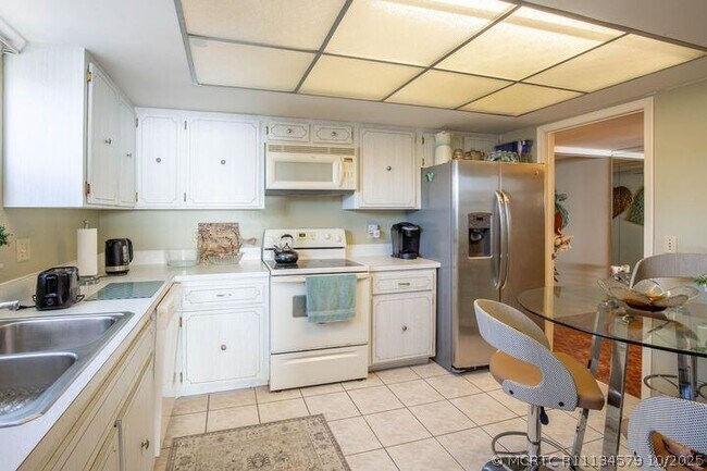 Building Photo - 4200 S Ocean Blvd