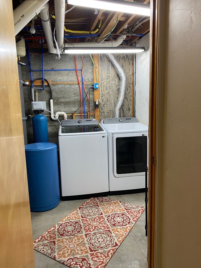 Building Photo - 128 Sunset Ridge