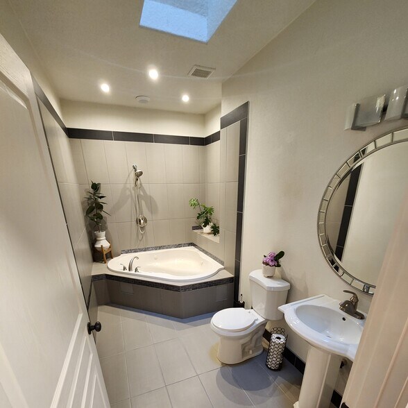 Building Photo - 14164 SE Bush St