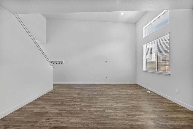 Building Photo - Stunning Row End Townhome In Great Location!