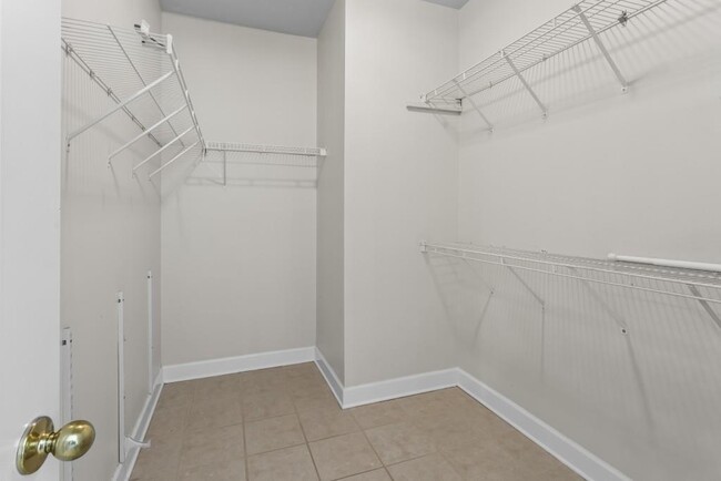 Building Photo - 12762 Waterside Dr