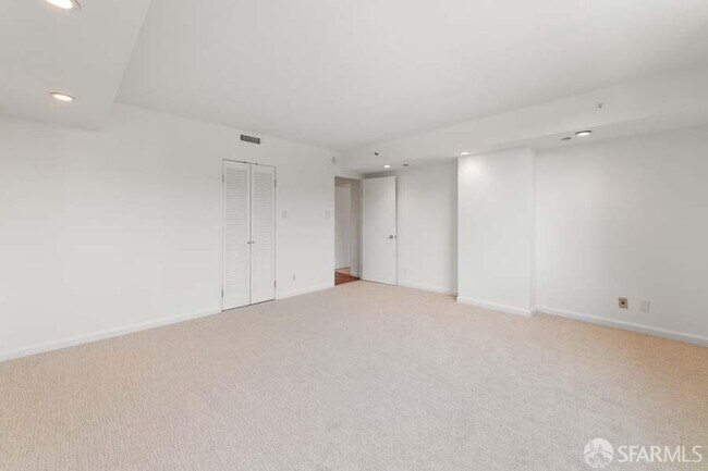 Building Photo - 101 Lombard St