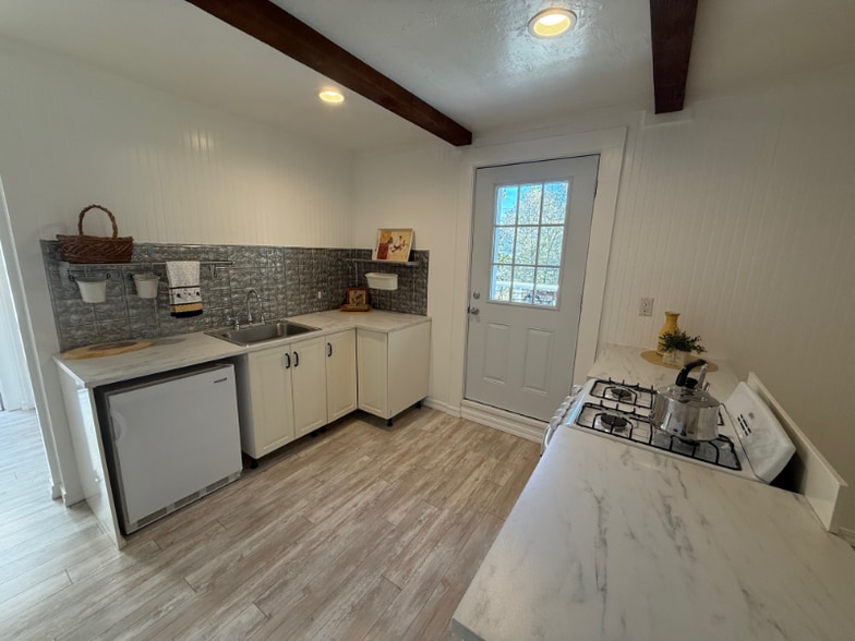 Building Photo - 192 Lubeck Rd