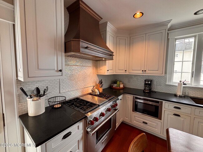 Building Photo - 333 Woodland Ave