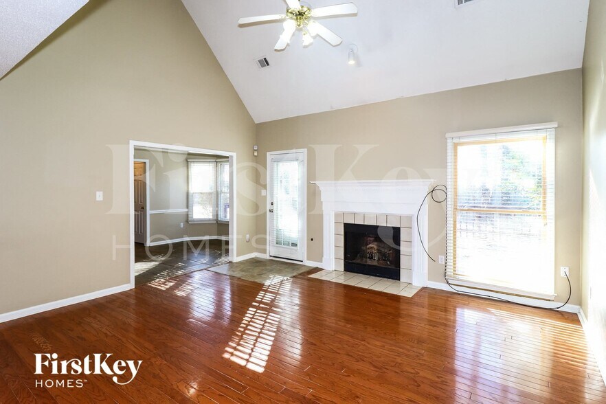 Building Photo - 9095 Strawberry Ln