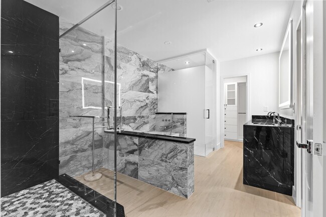 Building Photo - 11311 Pond View Dr