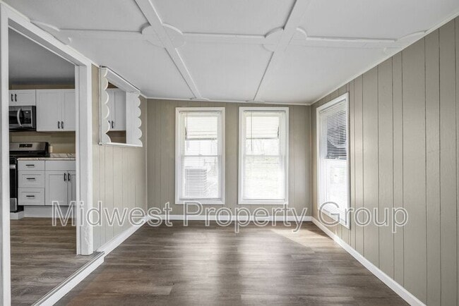 Building Photo - 1421 Vero Dr