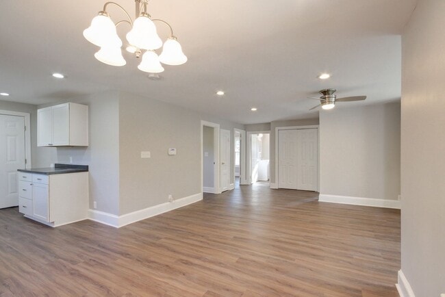 Building Photo - Charming Renovated Ranch Style Home With  Hardwood Flooring and White Cabinetry