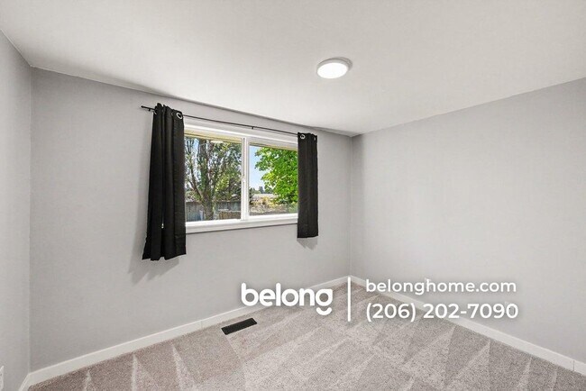 Building Photo - 14630 3rd Ave SW