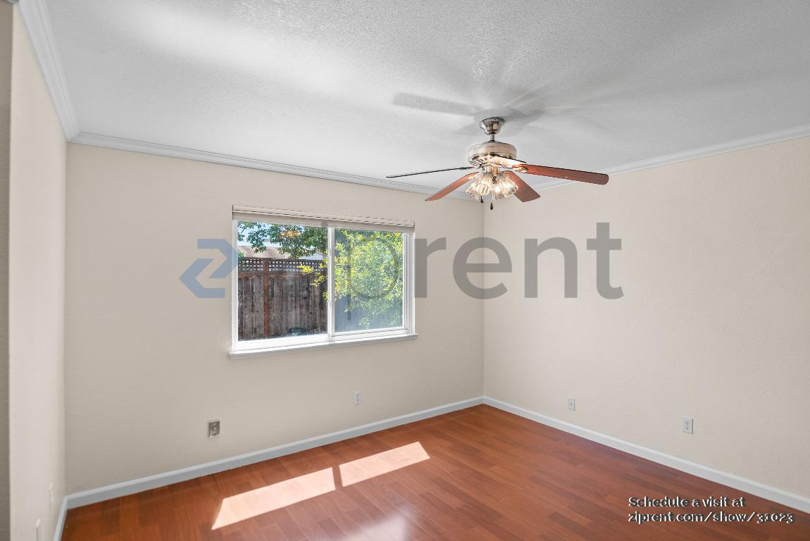 Building Photo - Unit
