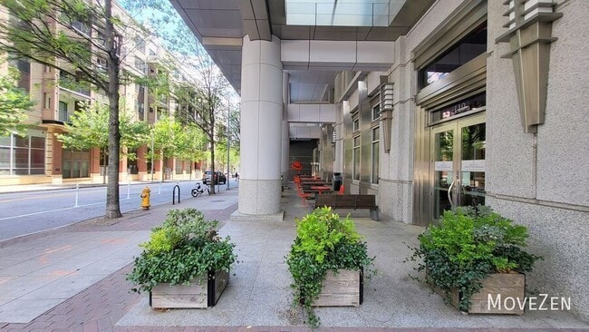 Building Photo - 444 S Blount St