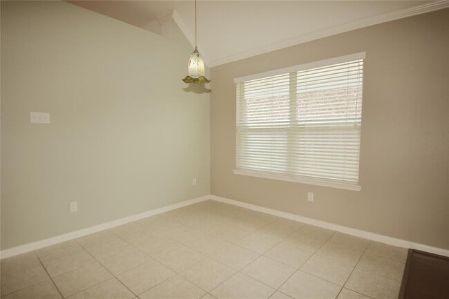 Building Photo - 5911 Mettler Ln