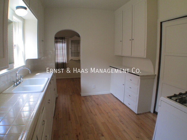 Building Photo - Lovely Spanish Styled Lower Duplex Unit in...