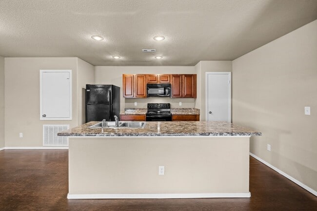 Building Photo - Beautiful and Spacious Home!