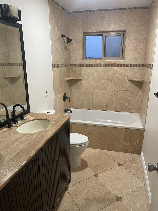 Building Photo - 1722 Judson St