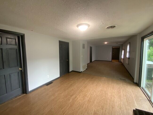 Building Photo - 707 Lawndale Ave
