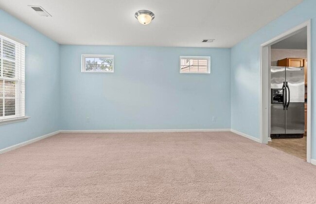 Building Photo - 1825 Polaris Dr