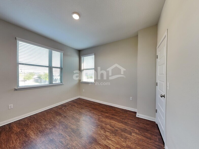 Building Photo - 5904 Gerard Dr