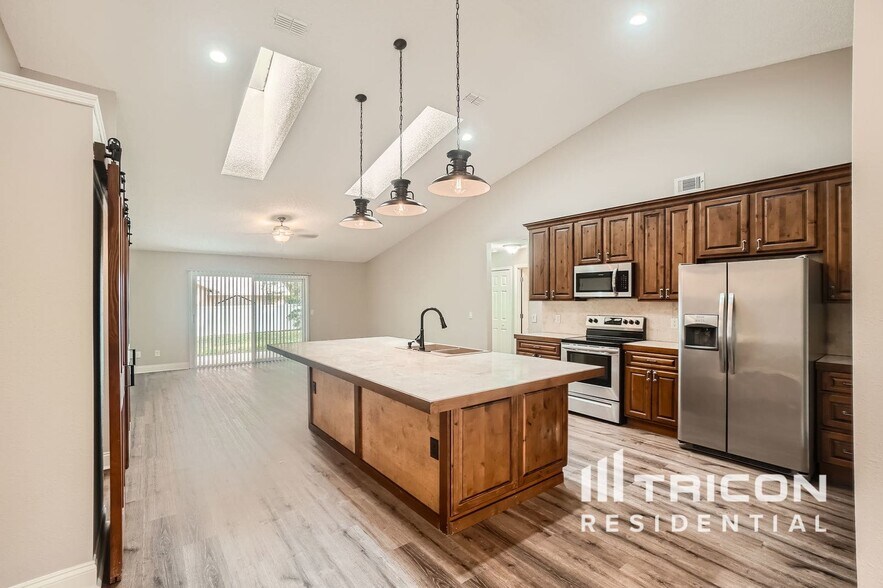 Building Photo - 7049 Sawmill Cir