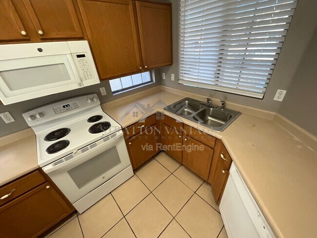 Building Photo - 11381 W Yuma St