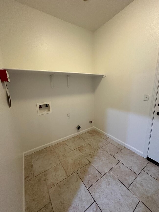 Building Photo - 3521 Buckingham Ave