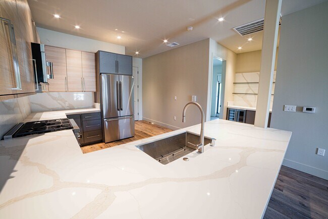 Building Photo - Rhine House Lofts