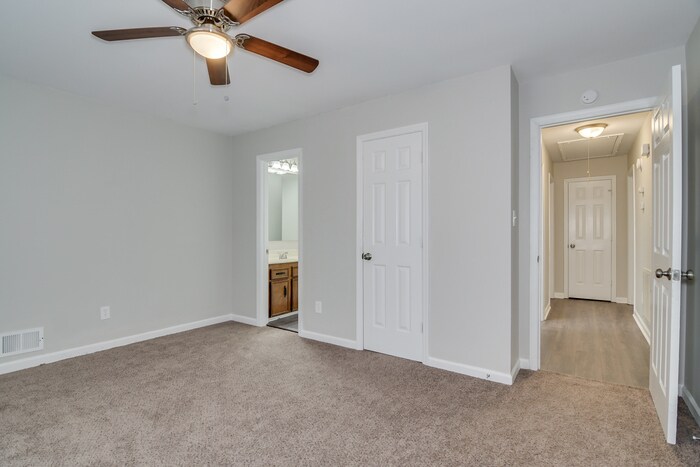 Building Photo - 357 Forest Ct
