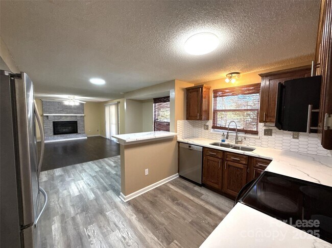 Building Photo - 2015 Bantry Ln