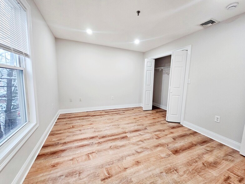 Building Photo - 135 Calumet St