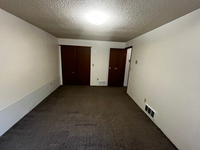 Building Photo - 1110 Shorewood Dr