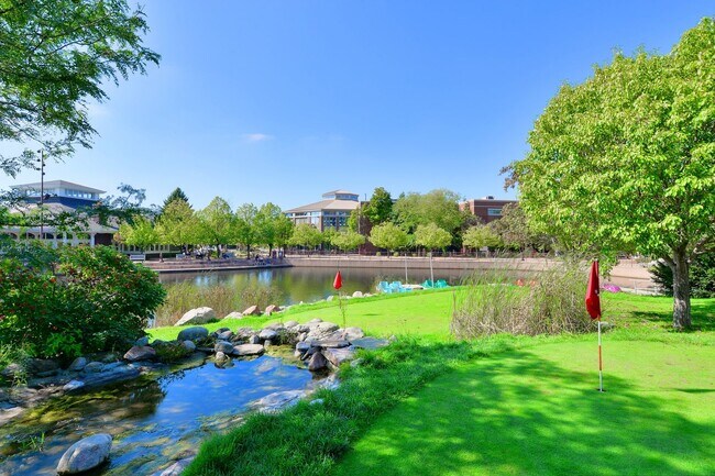 Building Photo - Edina Condo, Vaulted Ceilings, All New Carpet and Paint, In Unit Laundry, Garage Parking, One Mon...