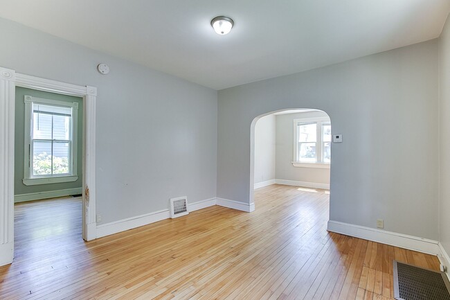 Building Photo - 4BD 2BA House in Saint Paul. AVAILABLE JUN...