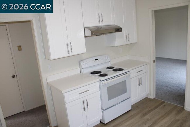 Building Photo - 615 Lexington Ave