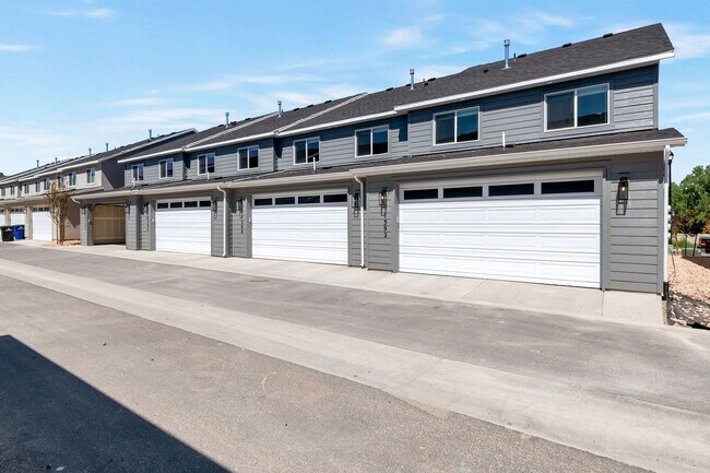 Building Photo - BRAND NEW - 3BD/2.5BTH/2GAR - SPANISH FORK