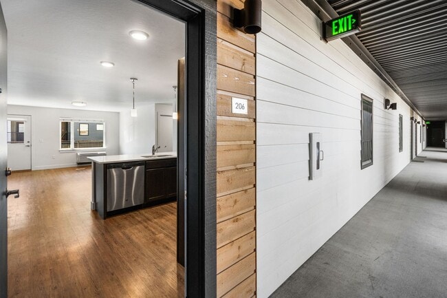 Building Photo - 2 Bedrooms 1 Bathrooms - Come HOME after y...