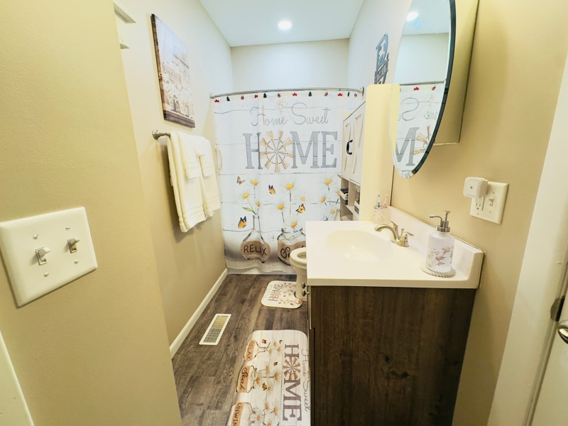 Building Photo - 922 W Broadway St