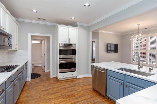 Building Photo - 3206 Windsor Lake Dr NE