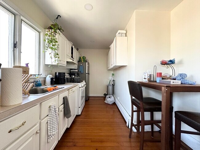 Building Photo - 46 Dana St