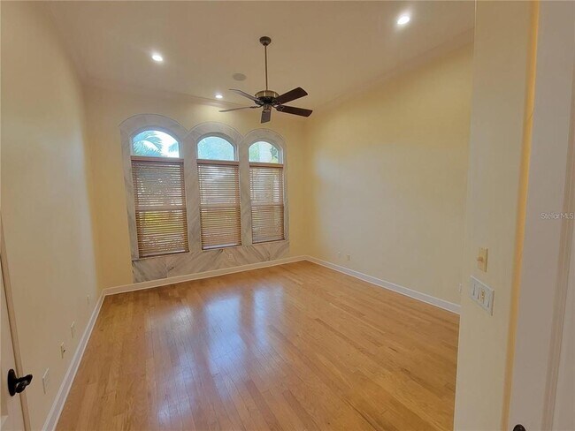 Building Photo - 10209 Thurston Groves Blvd