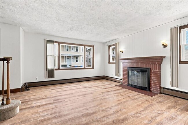 Building Photo - 23 Amory St