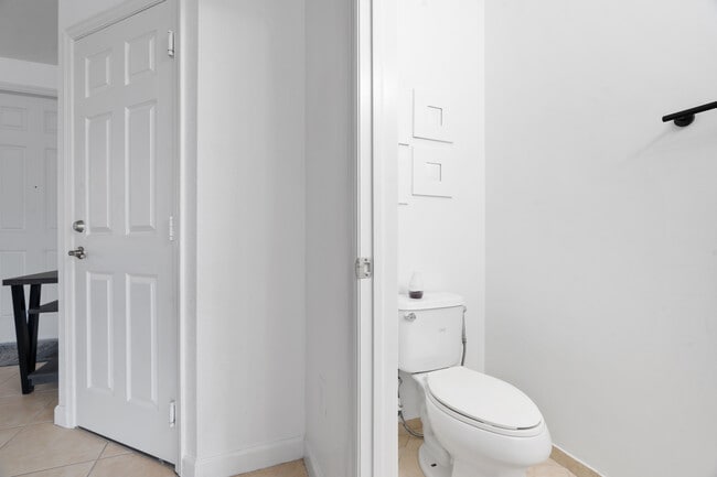 Building Photo - 8618 NW 113th Ct