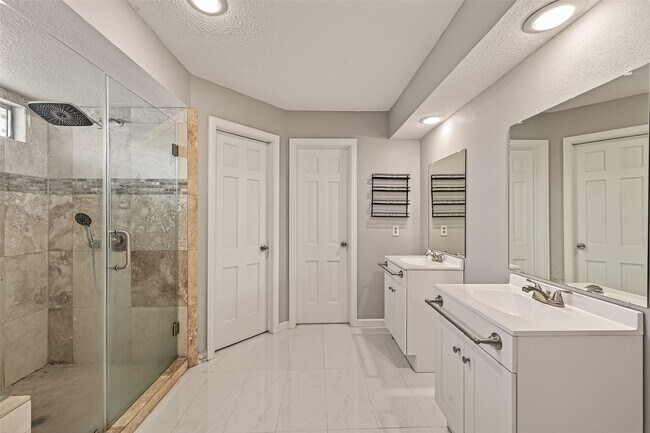 Building Photo - 15734 Pagehurst Dr
