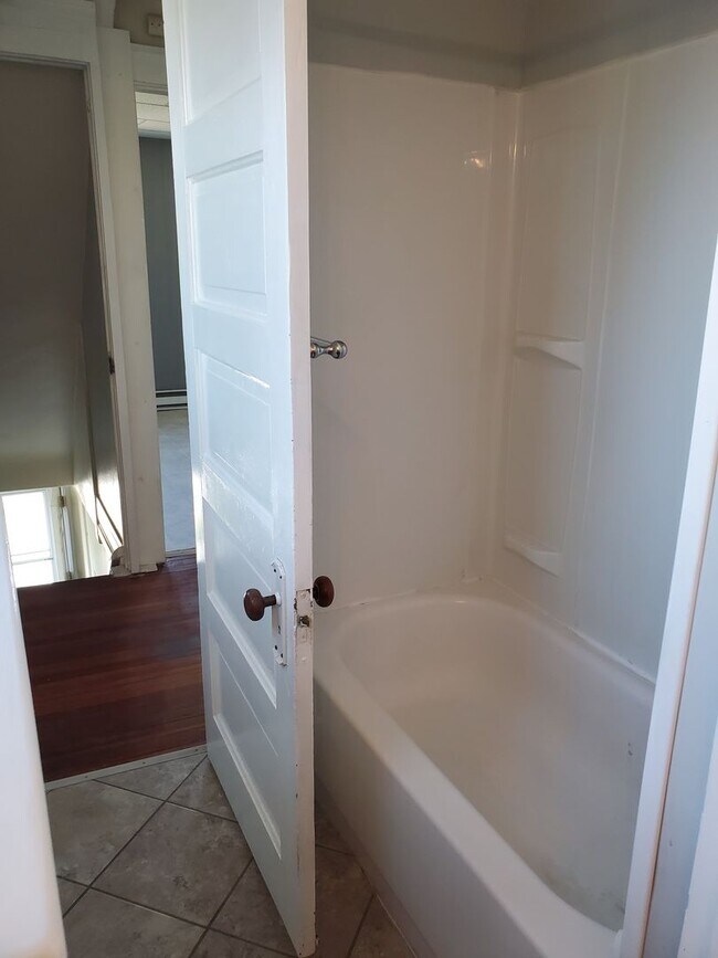 Building Photo - 839 E Walnut St