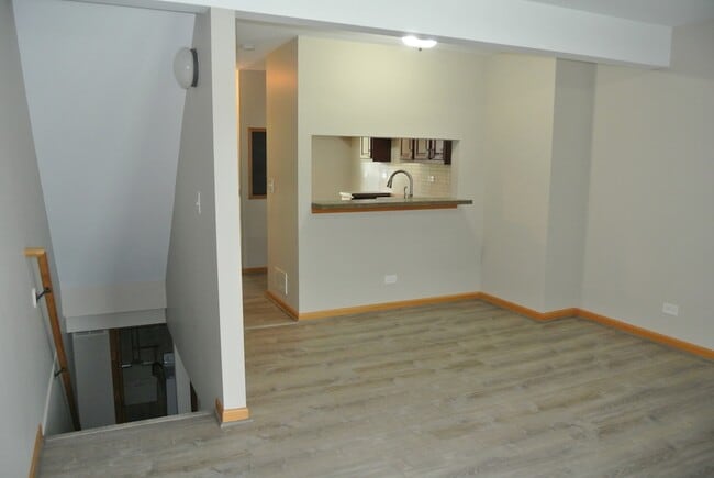 Building Photo - 118 Colonial Pkwy